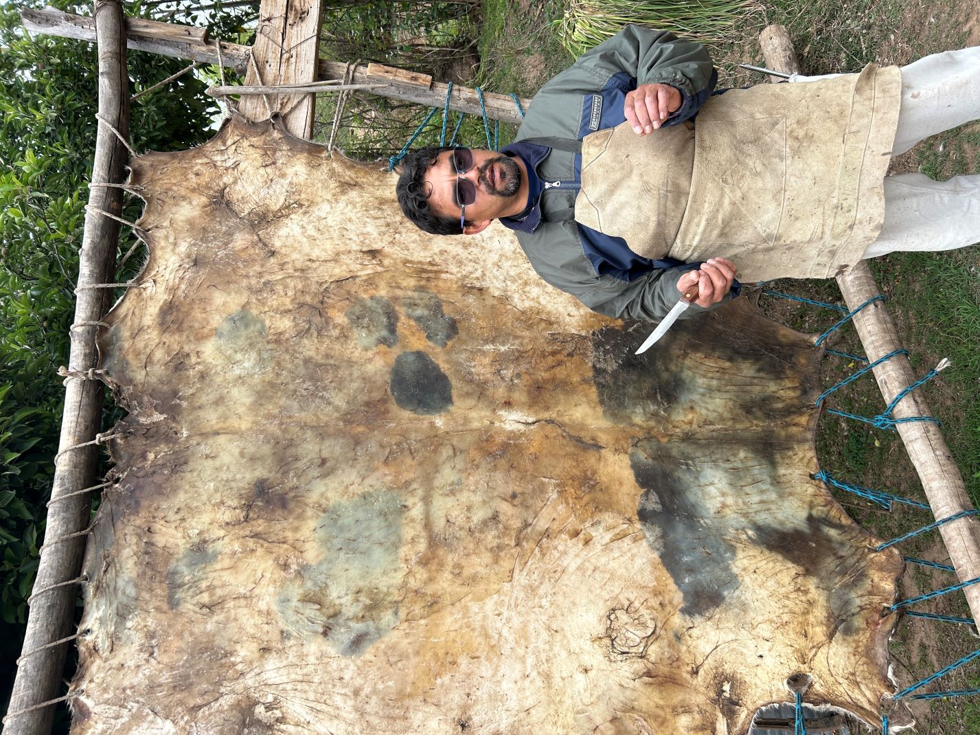 Cuero y un legado que une generaciones: conocé el taller artesanal de Jesús Manuel Cancino 