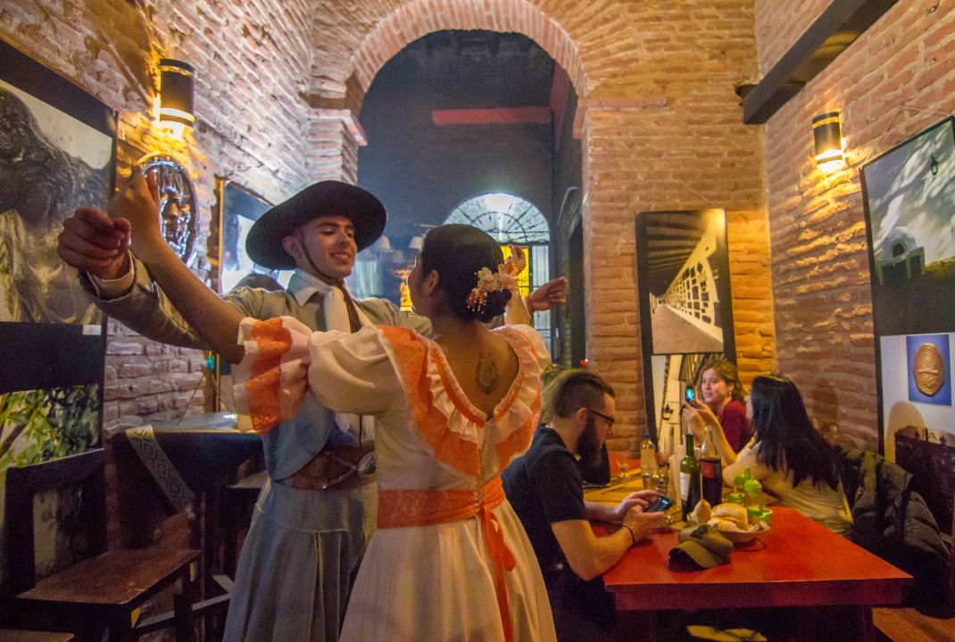 Patio de Comida Regional Peña Cultural El Cardón